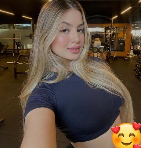 Photo de Princila l ange qui aime mettre le feux au lit