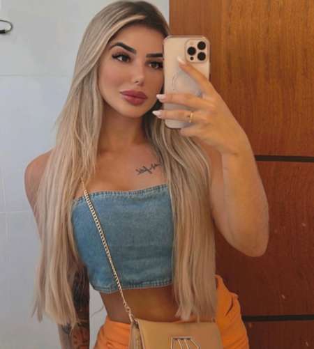 Photo de  LARA BLONDE A PARIS 20 EME