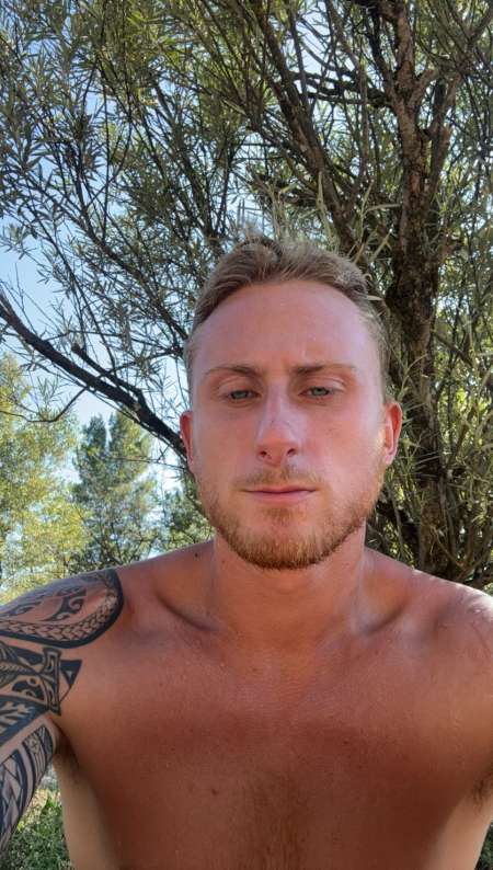 Photo de Jeune homme blond yeux bleu &amp;#128521;