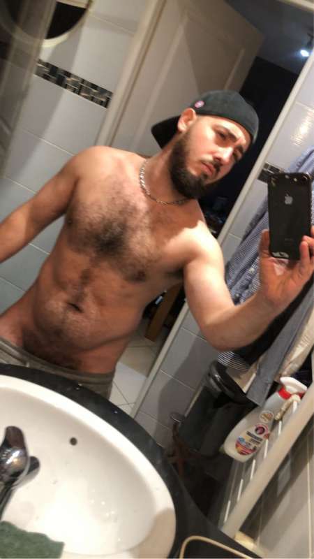 Photo de bel homme 35 ans prof de judo, gigolo depuis 8 ans