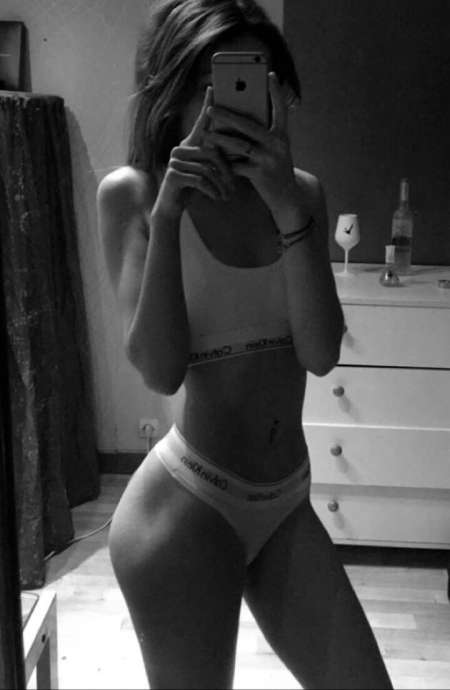 Photo de  Jeune parisienne sexy de 21 ans
