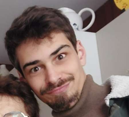 Photo de Homme recherche nouvelles expériences.
