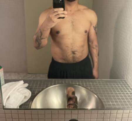 Photo de homme latino passif soumis