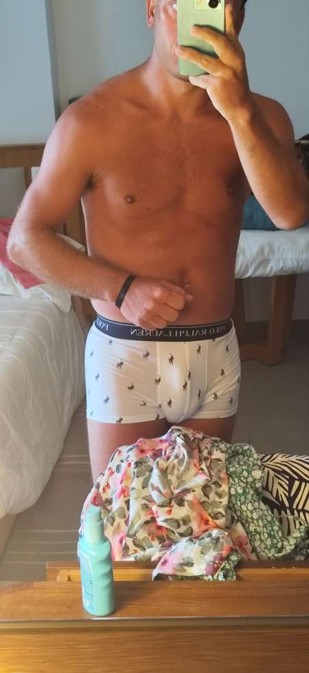 Photo de Jeune homme cherche jeune femme plan cul