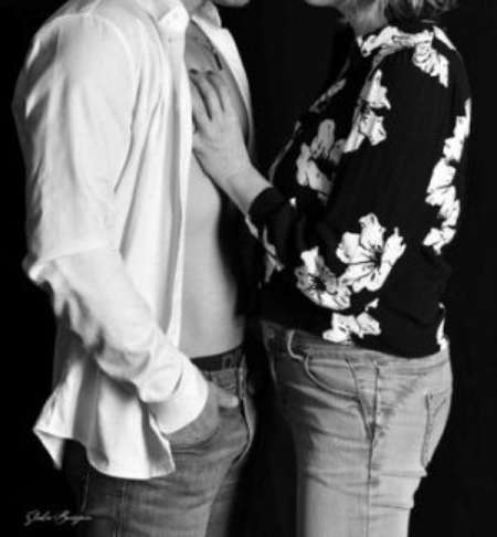 Photo de couple h/f cherche FEMME SEULE pour trio