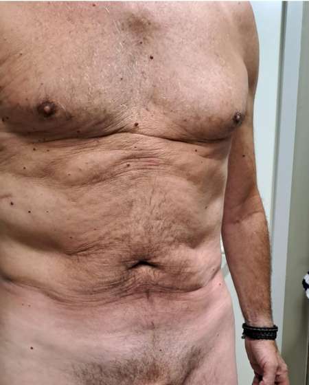 Photo de HOMME séduisant rencontre femme mur pour RDV hotel