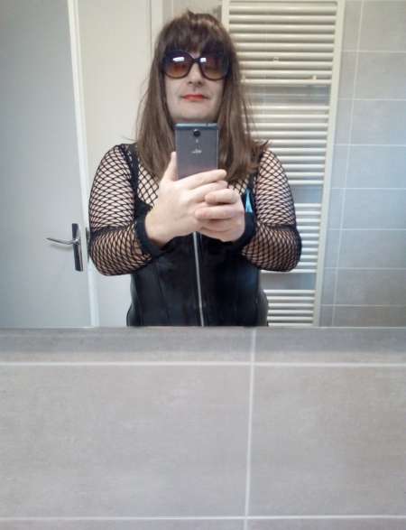 Photo de travestie ronde a dispo