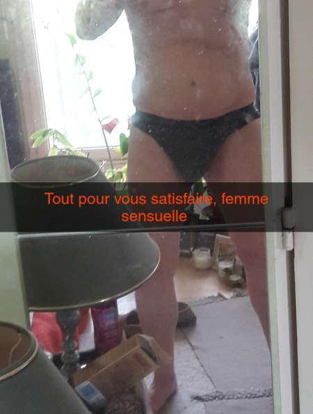 Photo de coucou malicieuse et gourmande suceuse