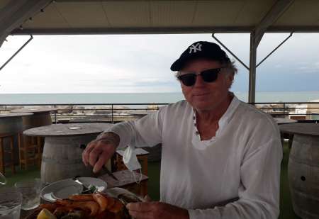 Photo de Recherche et heberge couple dont mari candauliste