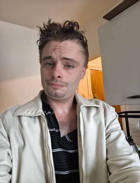 Photo de homme 32 ANS chercher compagnie et partage