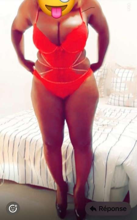 Photo de Sandrine aime cunnilingus disponible