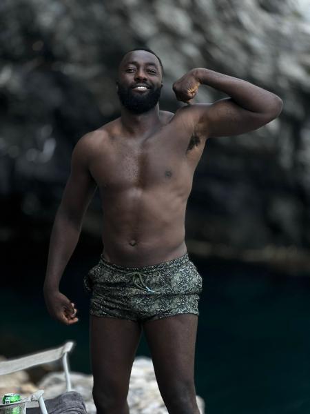 Photo de Un Black qui cherche juste à satisfaire