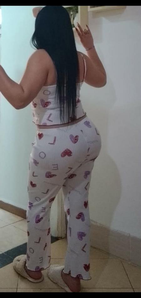 Photo de Brunette avec enorme cul