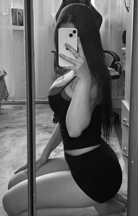 Photo de Jeune femme disponible pour moment de plaisir inte