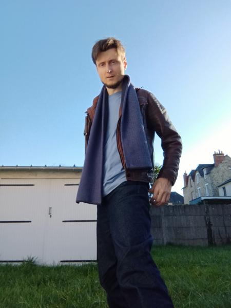 Photo de A quatre pattes, cheveux attrapés, c'est par ici